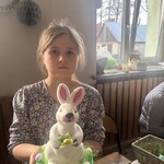 Uczennica kl 3A ze swoją ozdobą.