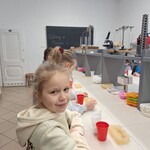 Uczniowie klasy 2b w muzeum podczas warsztatów