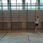 wprowadzenie piłki serwisem w grupie starszej