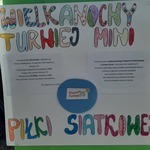 widok na plakat turnieju trójek siatkarskich