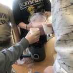 Shake owocowo-lodowy w wykonaniu klasy 6.