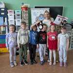 Nauczycielka prezentuję mapę BOF