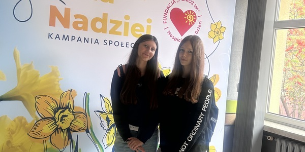 Wolontariuszki na Inauguracji akcji Pola Nadziei.jpeg