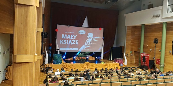 Widok na scenę.
