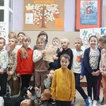 Grupa uczniów z klasy I a z dyplomem akcji czytelniczej 