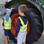 Traktor jest ogromny.