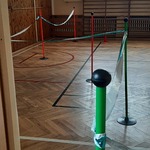 Wejście na salę gimnastyczną a tym samym przygotowaną trasę biegu-sztafety przyjaźni.