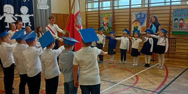 Uczniowie klasy 1a podczas ślubowania