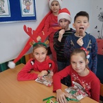 Klasa 3b w świątecznym klimacie – uśmiechy i kreatywność!