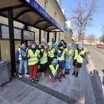 Uczniowie klasy IIa w drodze do Siedziby PGE