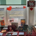 Wystawka książek walentynkowych w bibliotece