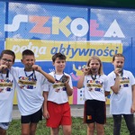 Uczniowie kl 4A z medalami na zawodach SPA.