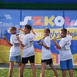 Uczniowie kl 6 z medalami na zawodach SPA.