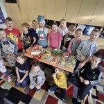 Uczniowie klasy IIIa podczas wykonywania posiłków.