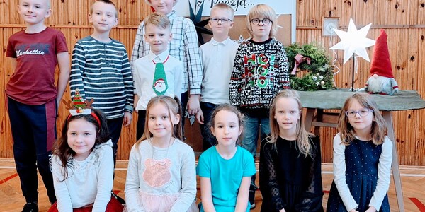 Uczestnicy na wspólnym zdjęciu w dniu konkursu.